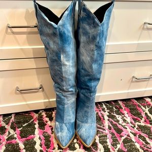 Women’s knee high boots. Size 37 Jean color